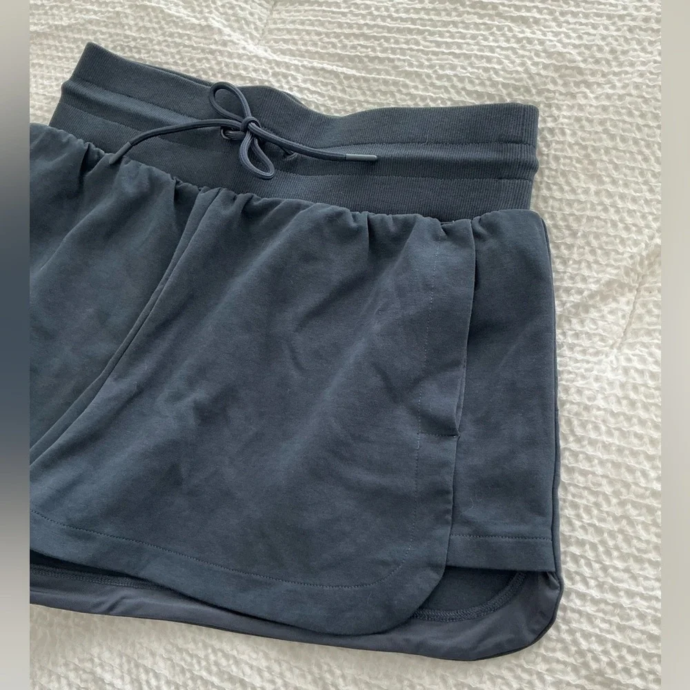 Oldnavy Active Dynamic Fleece Shorts - Picture 4 of 10